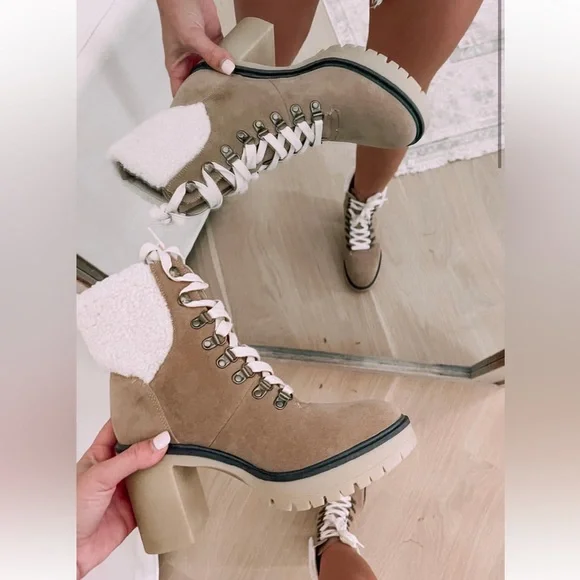 NIB Oasis Society Beige Lace Up Sherpa Vegan Suede Chunky Heeled Boots Booties - Picture 2 of 8